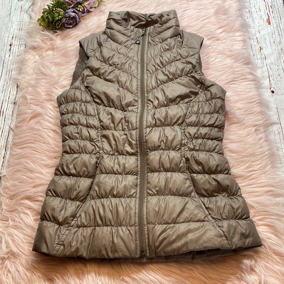 Athleta Jackets & Blazers - Athleta Downalicious Taupe Puffer Vest sz XS